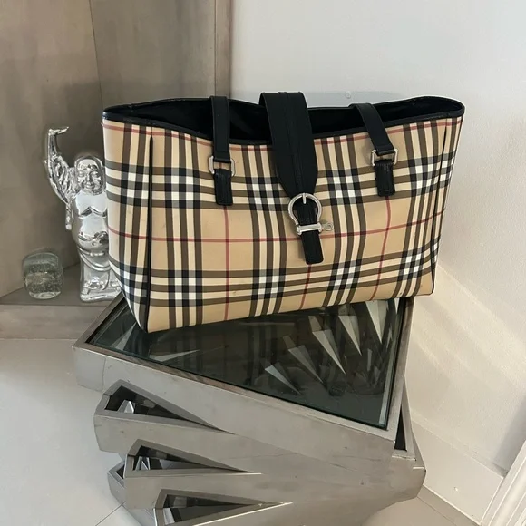 Burberry House Check Buckle Tote bag like new! - Picture 12 of 16